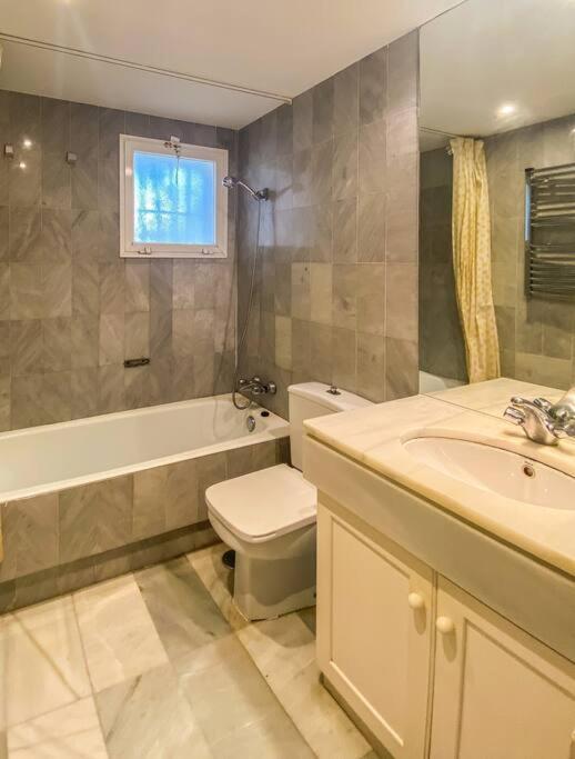 Alcazaba Beach Apartment Estepona Luaran gambar
